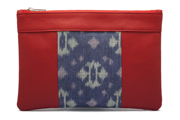 Le sac qui fait pochette, 100% vegan en Rouge et Bleu Fleuri, fabriqué en France pour l'empowerment des femmes.