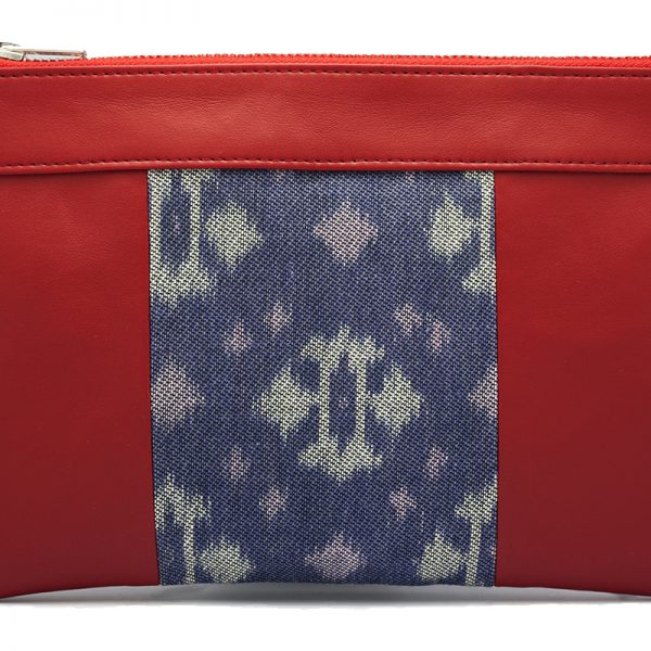 Le sac qui fait pochette, 100% vegan en Rouge et Bleu Fleuri, fabriqué en France pour l'empowerment des femmes.