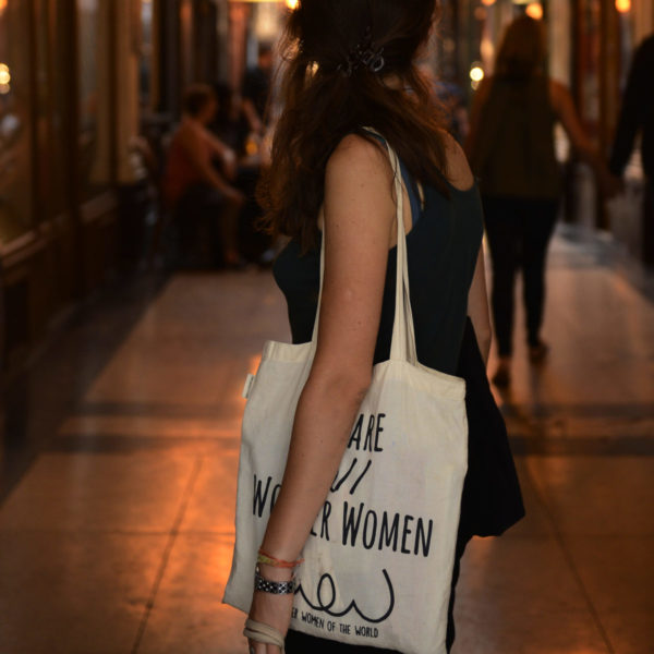 Le totebag qui booste les femmes et affirme que nous sommes toutes des Wonder Women, en coton bio certifié GOTS.